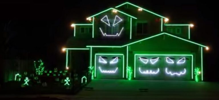 The Riverside House With The Awesome Halloween Lights is Back!