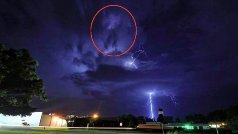 Did Michael Jackson Do The Moonwalk in Some Clouds Above Virginia This Week?