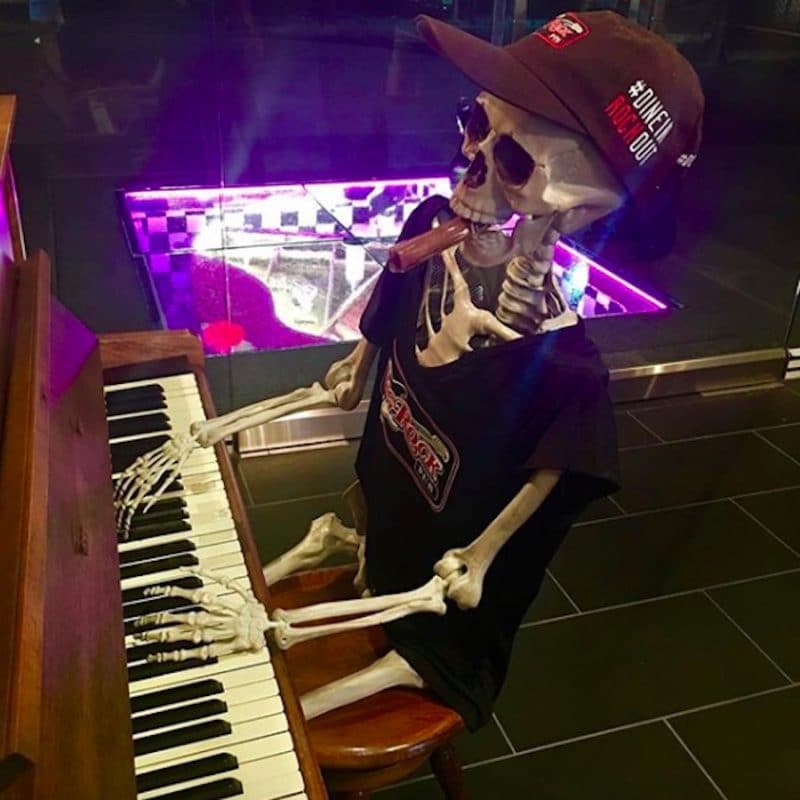 A skeleton decoration plays the piano at Big Rock Pub in la Quinta, California