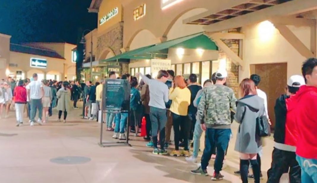 The Cabazon outlets are kinda packed | Cactus Hugs