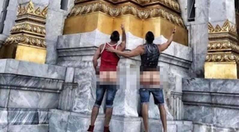 Tourists deported for taking nude photos at Angkor Wat 