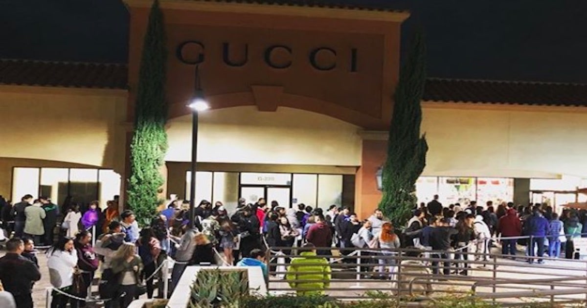Black Friday shopping at the Cabazon Outlets looks like it was super fun ???? | Cactus Hugs