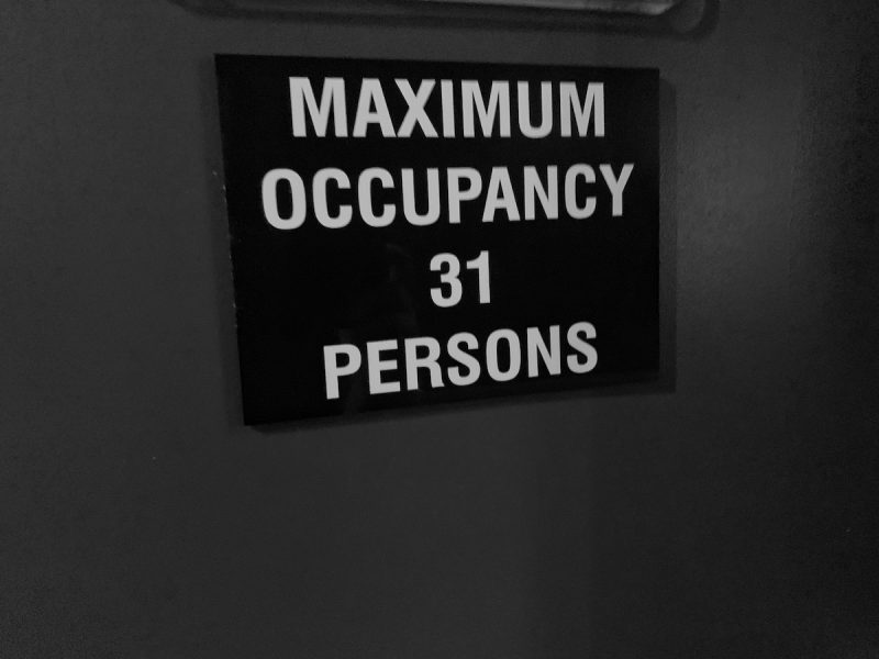 A sign showing maximum occupancy of 31 people at Little Bar Palm Desert